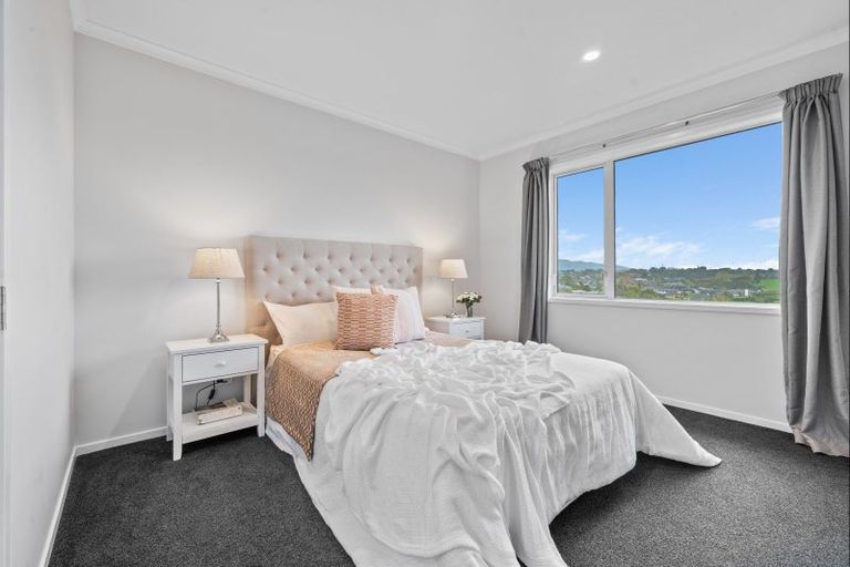 Photo of property in 13e York Crescent, Westown, New Plymouth, 4310