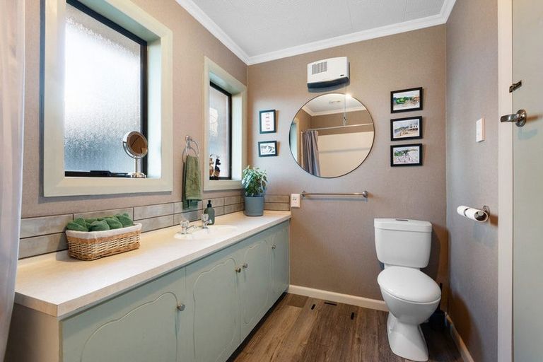 Photo of property in 17 Waldron Crescent, Green Island, Dunedin, 9018