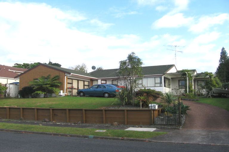 Photo of property in 2 Portsea Place, Chatswood, Auckland, 0626