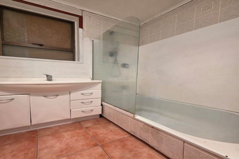 Photo of property in 10 Nogat Avenue, Papatoetoe, Auckland, 2024