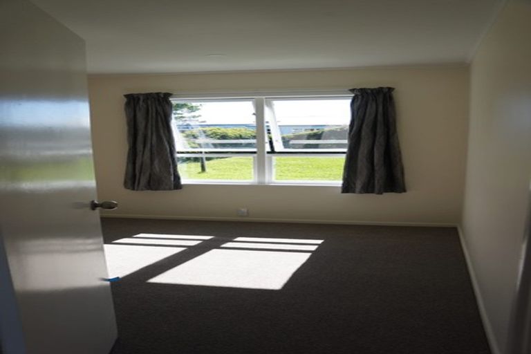 Photo of property in 24 Waipani Road, Te Atatu Peninsula, Auckland, 0610
