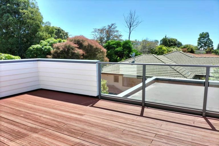 Photo of property in 45a Forrest Hill Road, Milford, Auckland, 0620