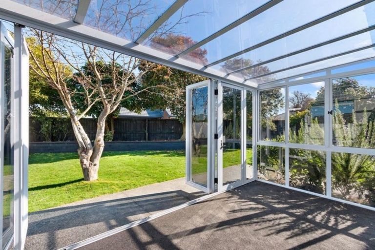 Photo of property in 22 Beauford Place, Parklands, Christchurch, 8083