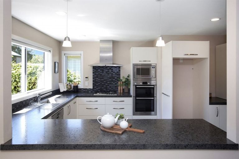 Photo of property in 57 Sandwich Road, Beckenham, Christchurch, 8023