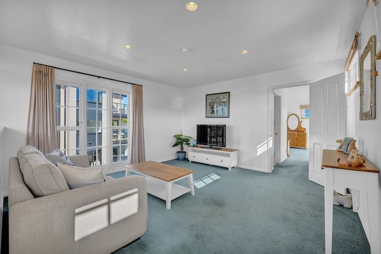 Photo of property in 66 Yeovil Road, Te Atatu Peninsula, Auckland, 0610