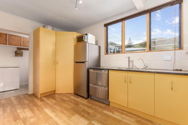 Photo of property in 9 Toenga Road, Pukerua Bay, 5026