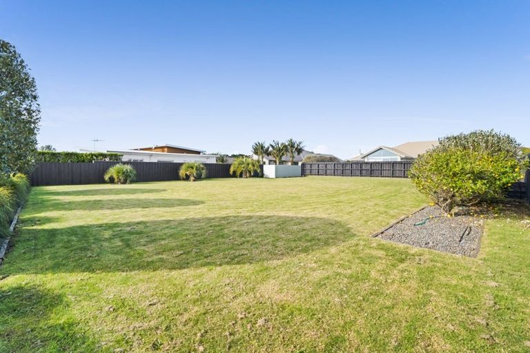 Photo of property in 17a Dolphin Parade, Bell Block, New Plymouth, 4312