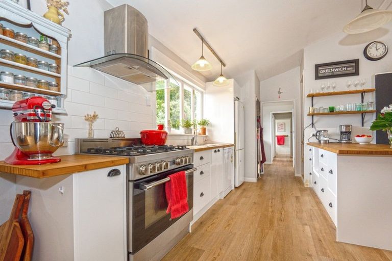 Photo of property in 42 Guthrie Road, Havelock North, 4130