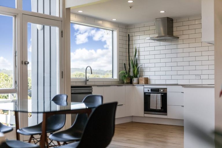 Photo of property in 2 Raroa Place, Pukerua Bay, 5026