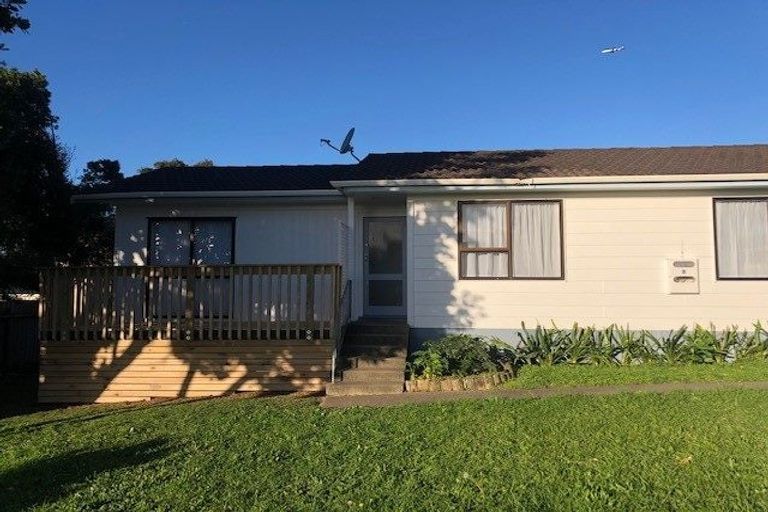 Photo of property in 2/10 Taitimu Drive, Weymouth, Auckland, 2103