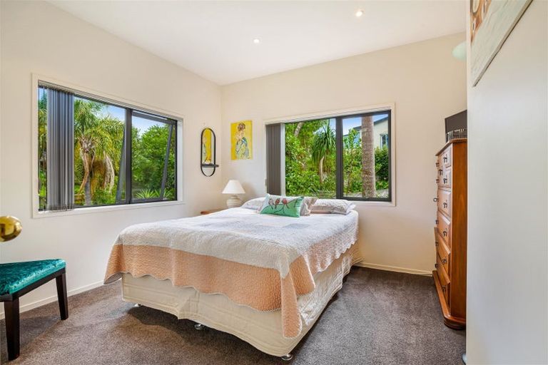 Photo of property in 8a Horizon Way, West Harbour, Auckland, 0618