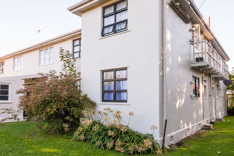 Photo of property in 553 Featherston Street, Roslyn, Palmerston North, 4414