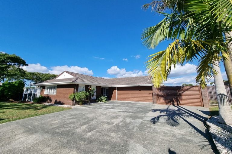 Photo of property in 2 Framalda Place, Conifer Grove, Takanini, 2112