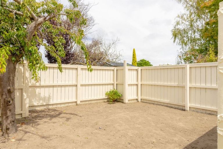 Photo of property in 2/20 Powell Crescent, Ilam, Christchurch, 8041