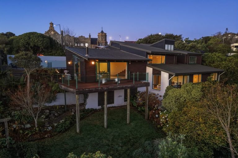 Photo of property in 168 Dyers Pass Road, Cashmere, Christchurch, 8022