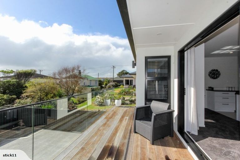 Photo of property in 77 Pendarves Street, New Plymouth, 4310