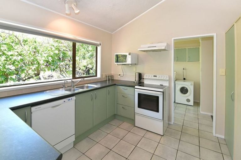 Photo of property in 16 Ladies Mile, Manly, Whangaparaoa, 0930