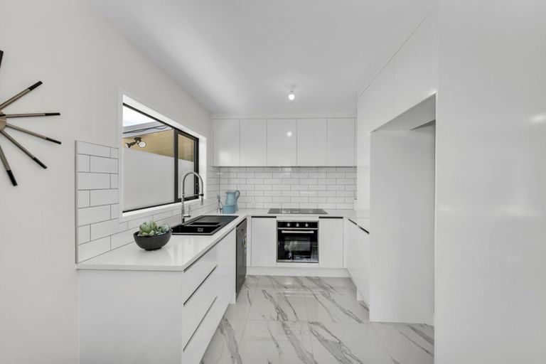Photo of property in 10 Umu Place, Mangere, Auckland, 2022