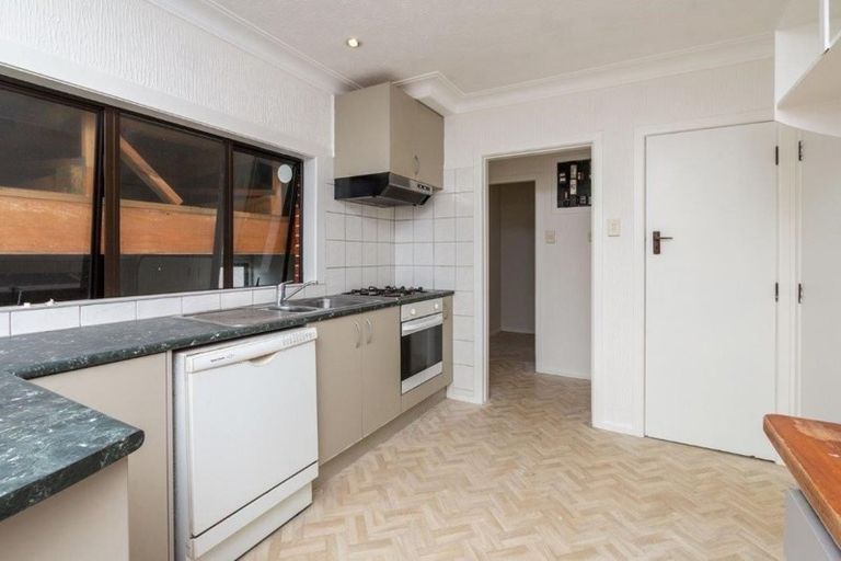 Photo of property in 29 Archibald Road, Kelston, Auckland, 0602