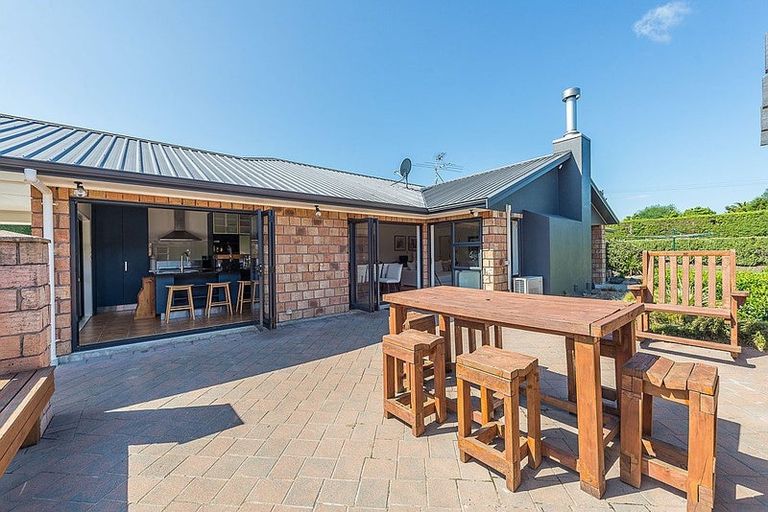 Photo of property in 74 Old Railway Road, Kumeu, 0892