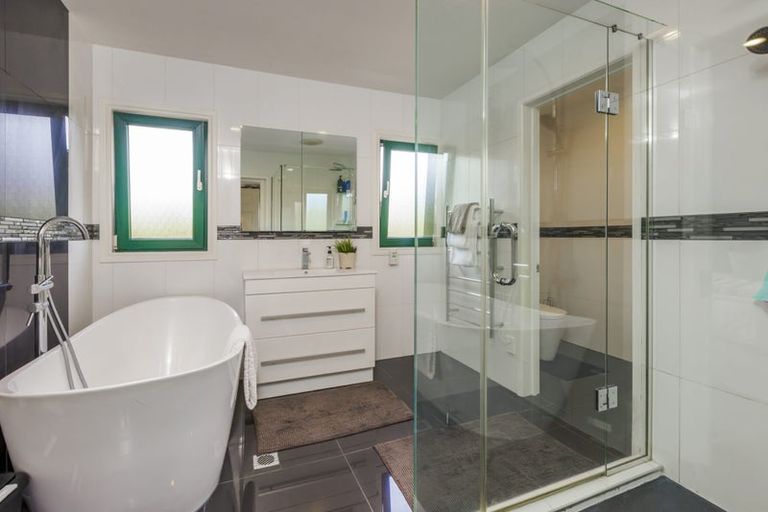 Photo of property in 10 St Elmo Rise, Shamrock Park, Auckland, 2016