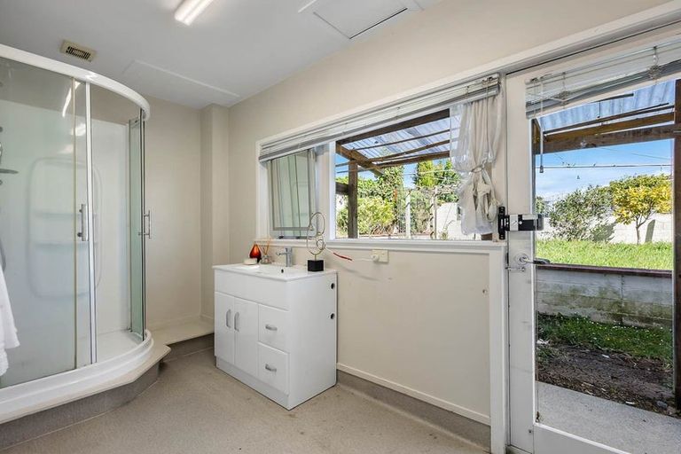 Photo of property in 342 Te Atatu Road, Te Atatu South, Auckland, 0610