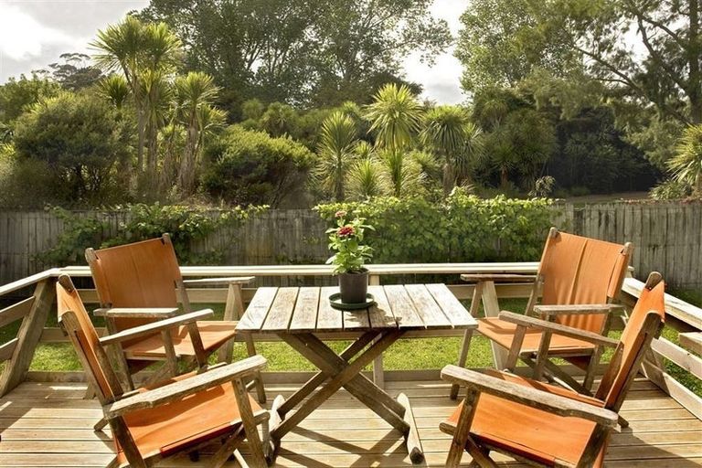 Photo of property in 19 Benita Place, Sunnyvale, Auckland, 0612