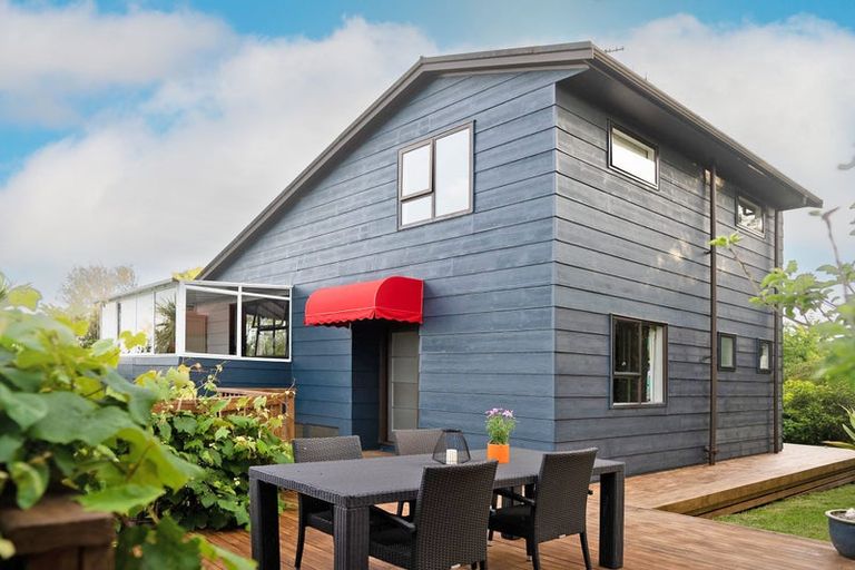 Photo of property in 2/15b Nandana Drive, Glen Eden, Auckland, 0602