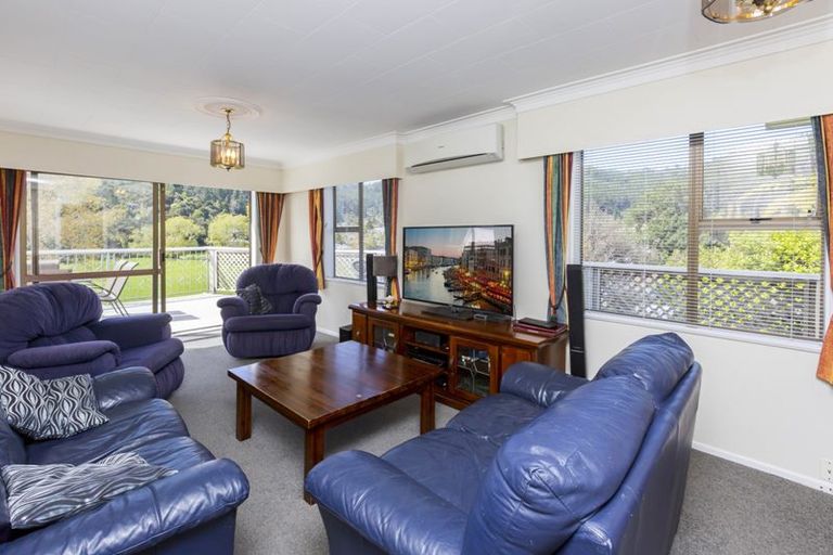Photo of property in 46 Pinehaven Road, Pinehaven, Upper Hutt, 5019