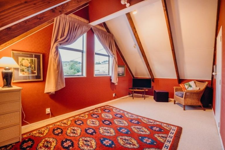 Photo of property in 30 Porterfield Street, Macandrew Bay, Dunedin, 9014