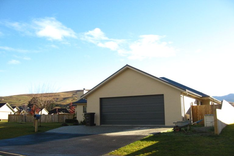 Photo of property in 2 Bridesdale Drive, Lake Hayes, Queenstown, 9304