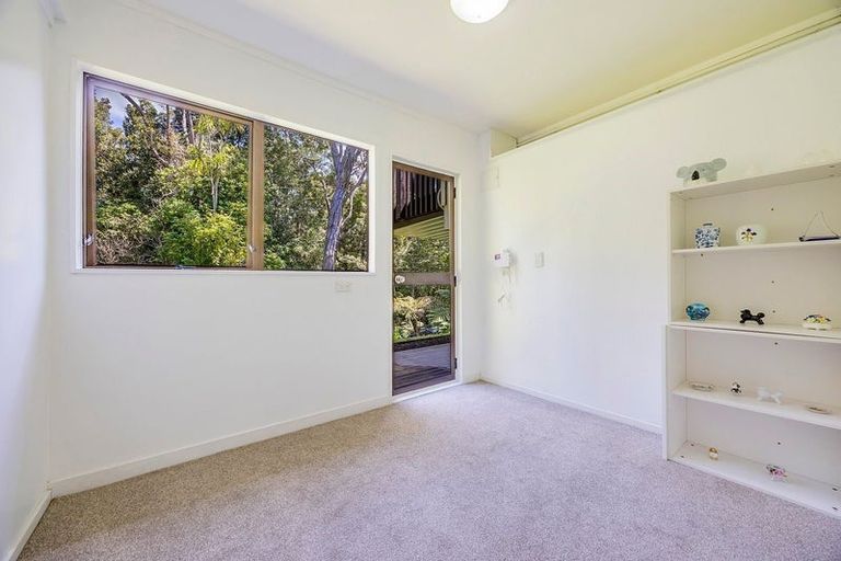 Photo of property in 14 Eugen Place, Bayview, Auckland, 0629