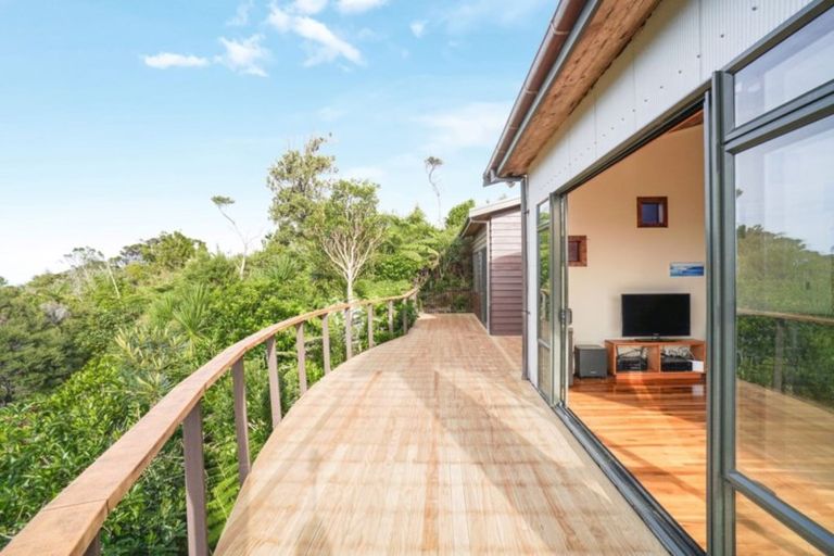 Photo of property in 209 Piha Road, Piha, New Lynn, 0772