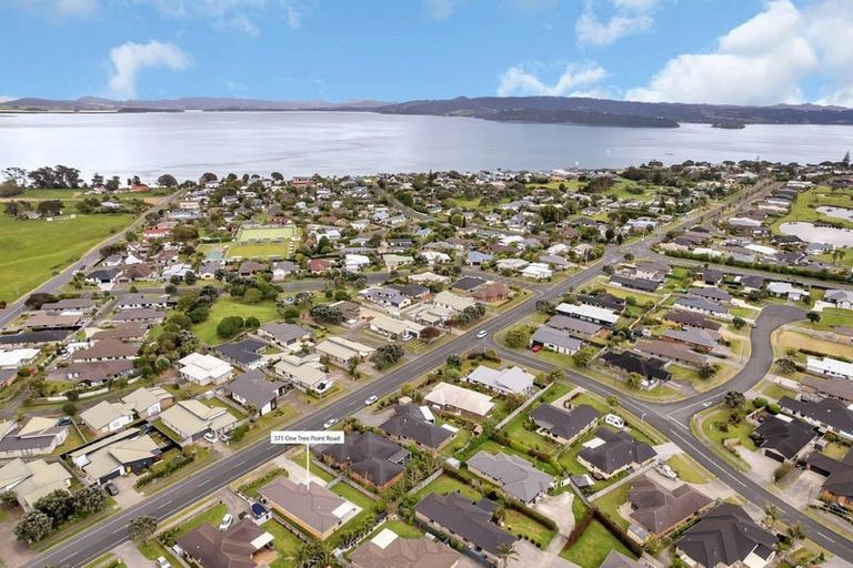 Photo of property in 371 One Tree Point Road, One Tree Point, 0118