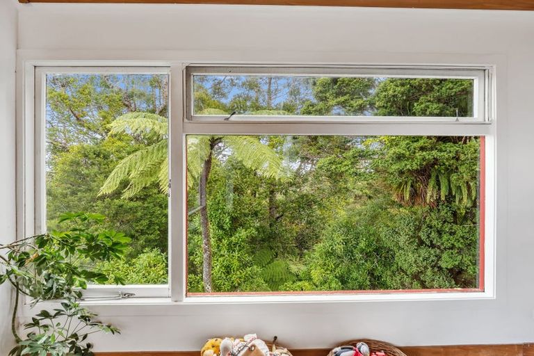 Photo of property in 1/51 Quinns Road, Waiatarua, Auckland, 0612