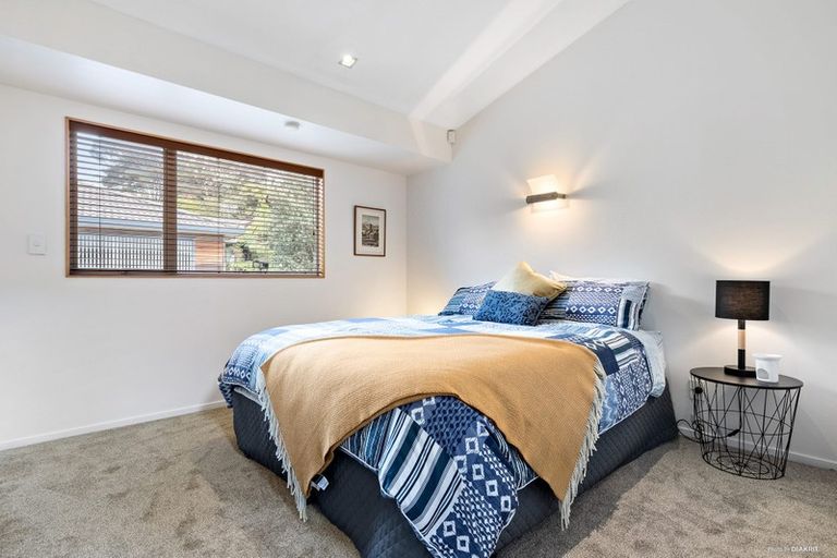 Photo of property in 6 Poturi Streams Avenue, Titirangi, Auckland, 0604