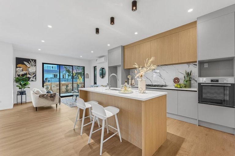 Photo of property in 3a Raupapa Street, Northcote, Auckland, 0627
