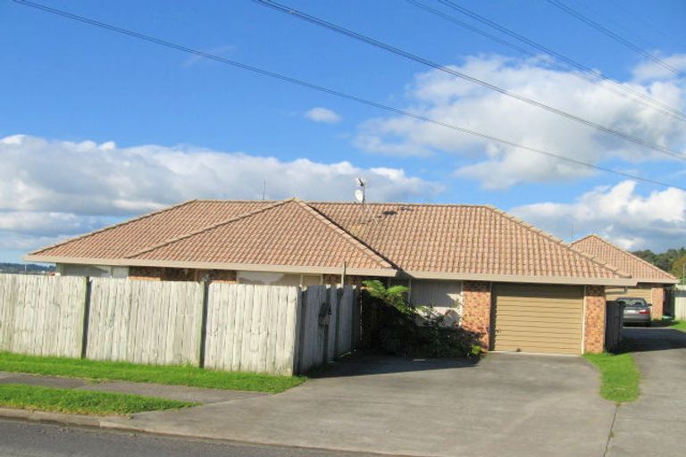 Photo of property in 1/2 Lowburn Place, Clover Park, Auckland, 2019