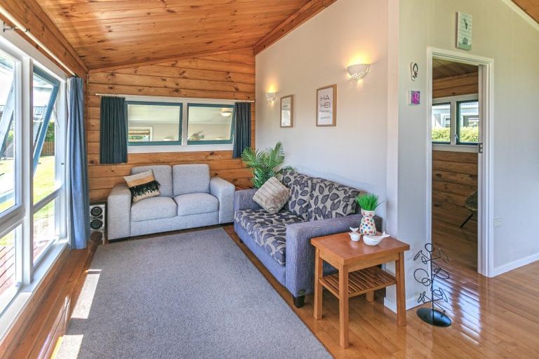 Photo of property in 11 Hahei Beach Road, Hahei, Whitianga, 3591