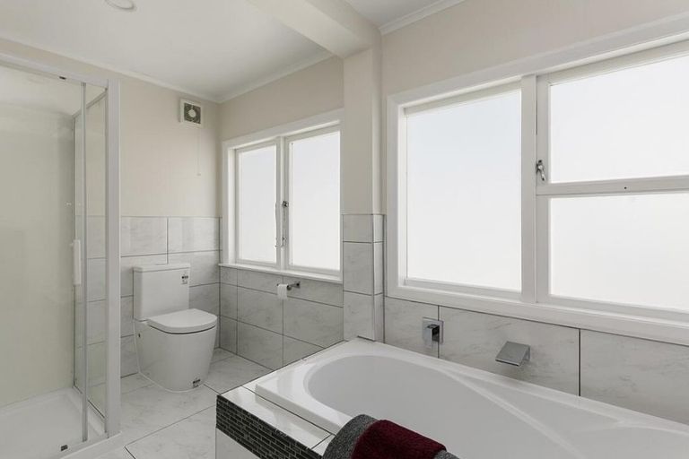 Photo of property in 6b Wai-iti Crescent, Woburn, Lower Hutt, 5010