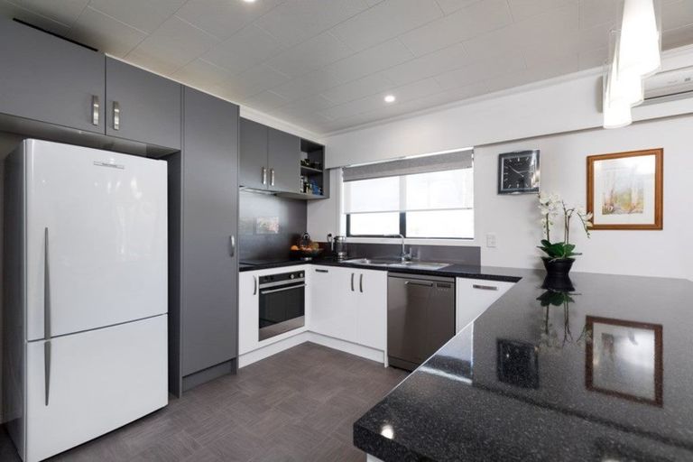 Photo of property in 2 Magnolia Drive, Westown, New Plymouth, 4310