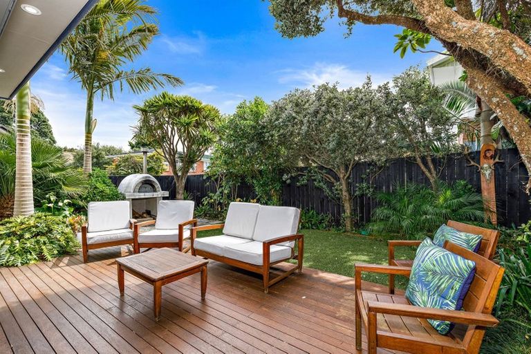 Photo of property in 9a Evelyn Place, Hillcrest, Auckland, 0627