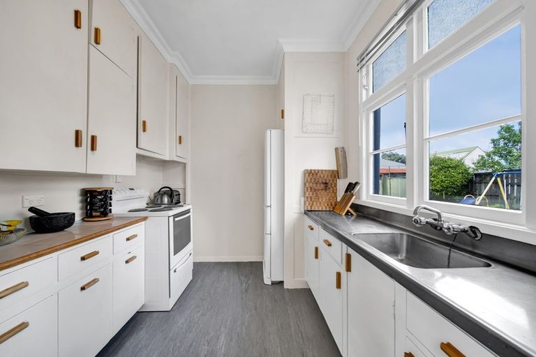 Photo of property in 1 Disraeli Street, Hawera, 4610