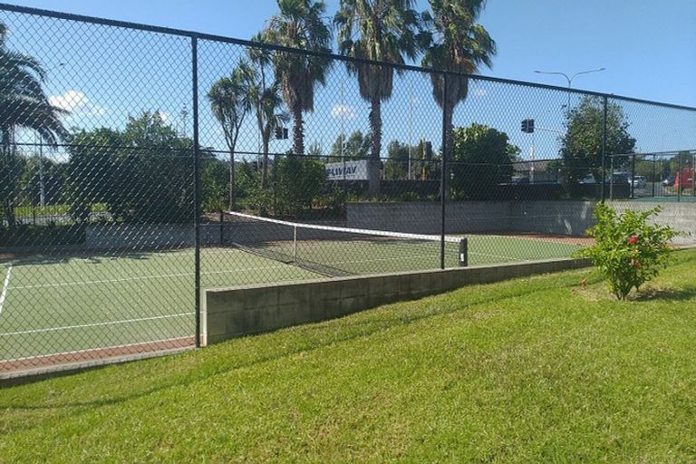 Photo of property in 33 Kirikiri Lane, East Tamaki, Auckland, 2013