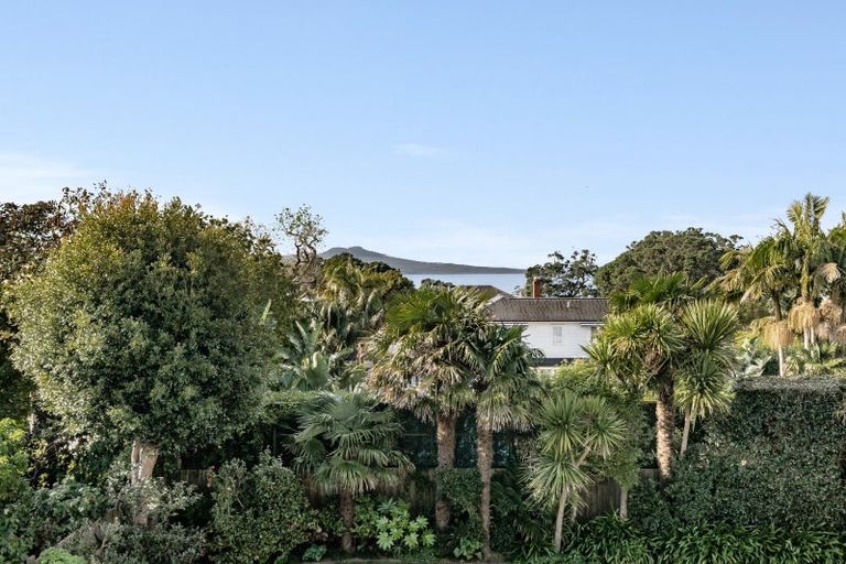 Photo of property in 207 Hurstmere Road, Takapuna, Auckland, 0622