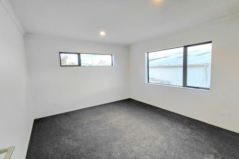 Photo of property in 383b West Coast Road, Glen Eden, Auckland, 0602
