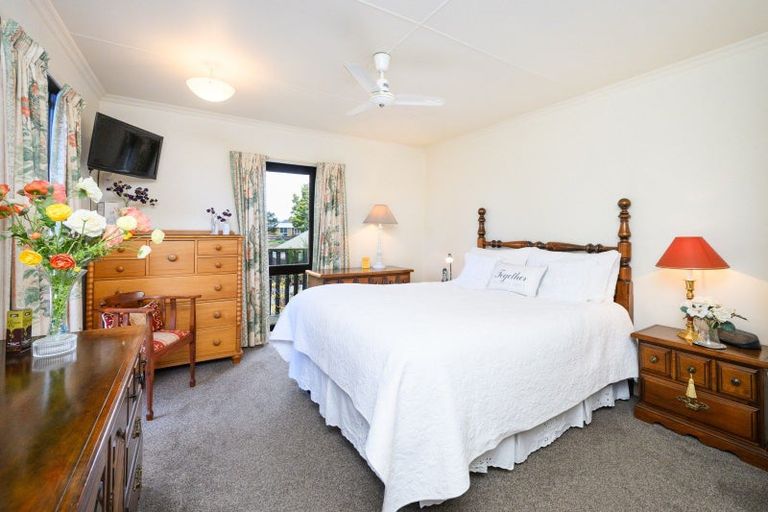 Photo of property in 19 Ashburn Lane, Awapuni, Palmerston North, 4412