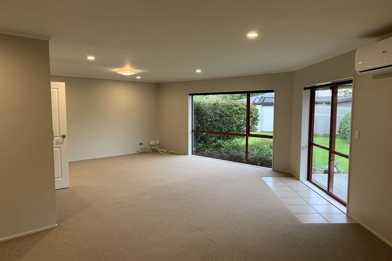 Photo of property in 14 Kilkenny Place, Fitzherbert, Palmerston North, 4410