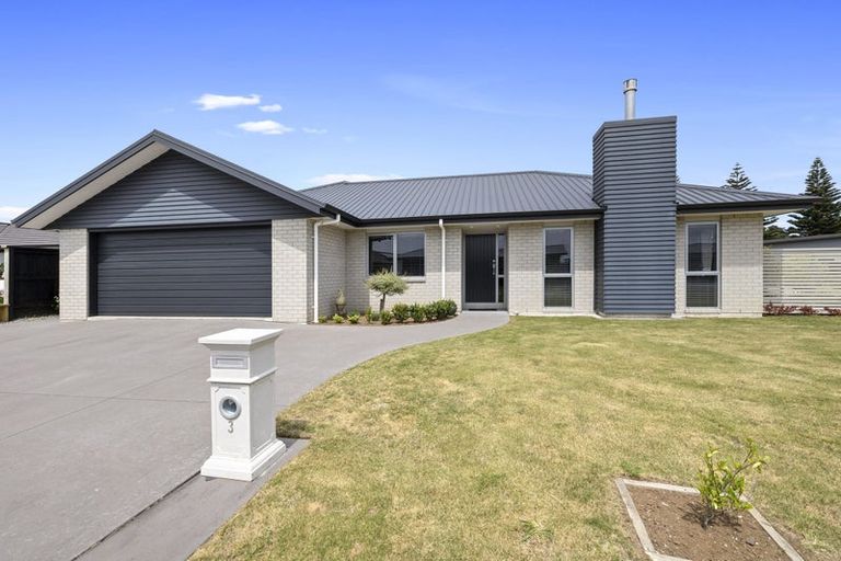 Photo of property in 3 Condor Crescent, Waiwhakaiho, New Plymouth, 4312