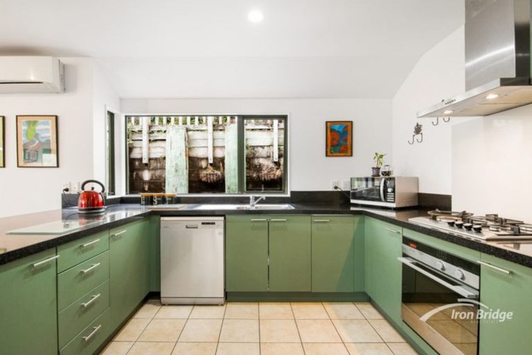 Photo of property in 17d Langana Avenue, Browns Bay, Auckland, 0630